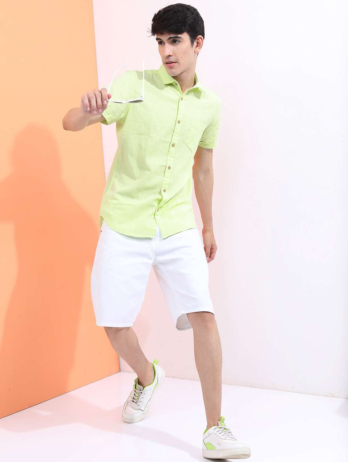 men collared short sleeves casual shirt - 21487283 -  Standard Image - 4