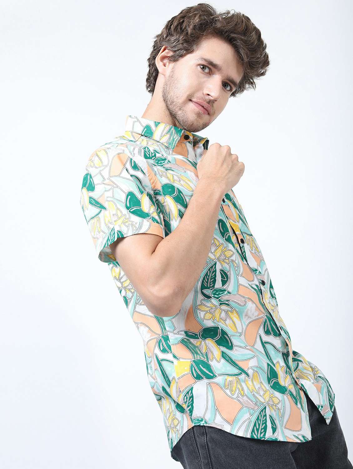 men collared short sleeves casual shirt - 21487289 -  Standard Image - 1