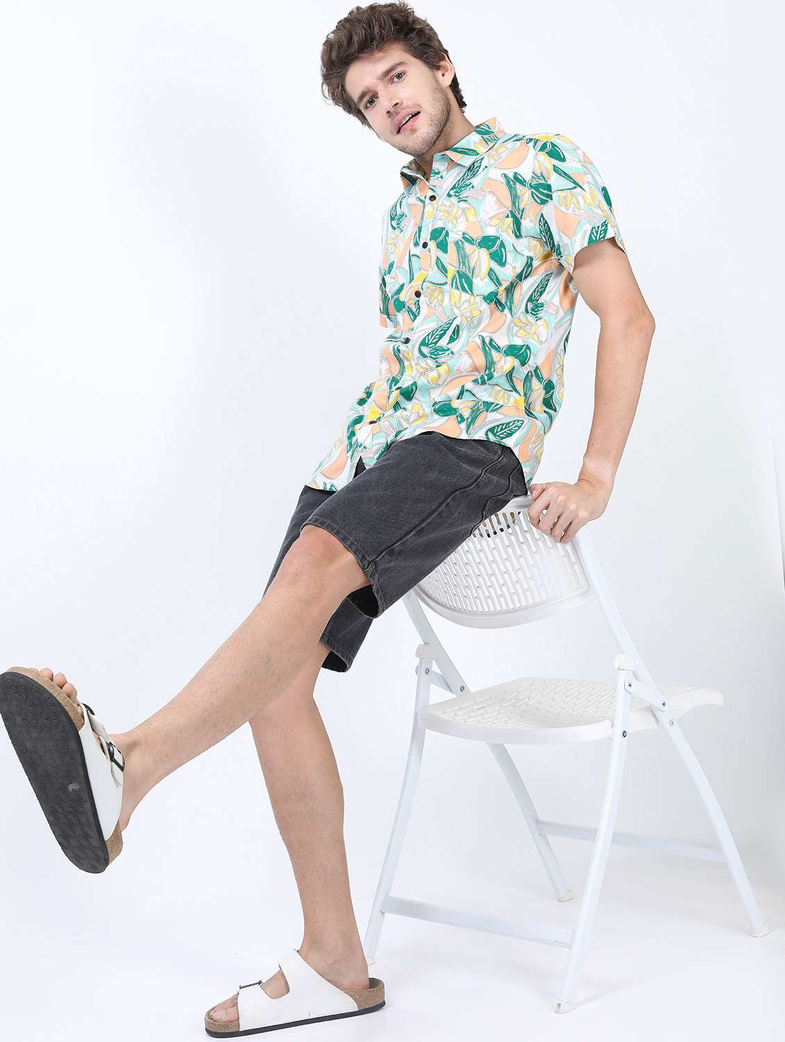 men collared short sleeves casual shirt - 21487289 -  Standard Image - 4