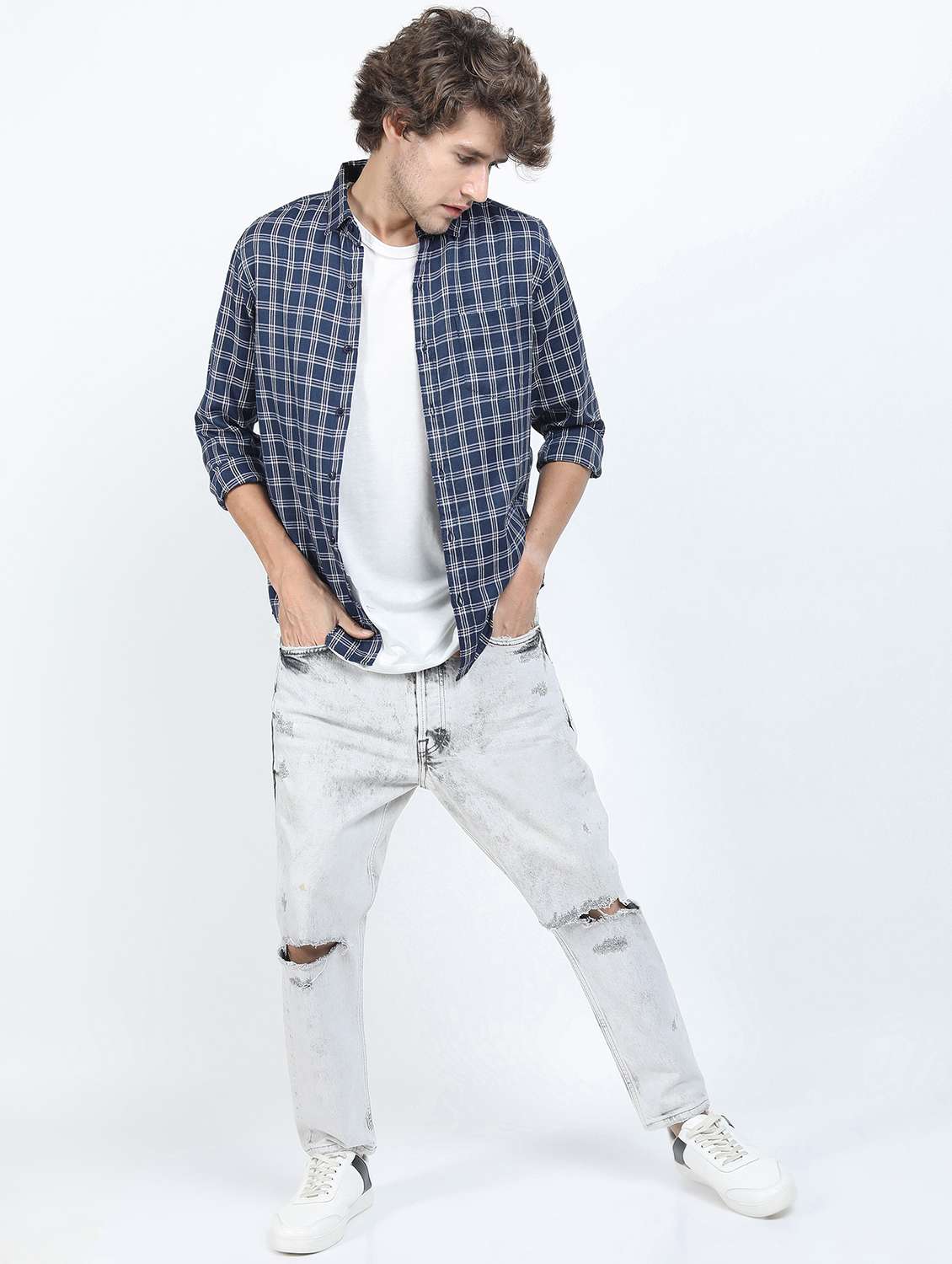 men long sleeved checkered casual shirt - 21487416 -  Standard Image - 4