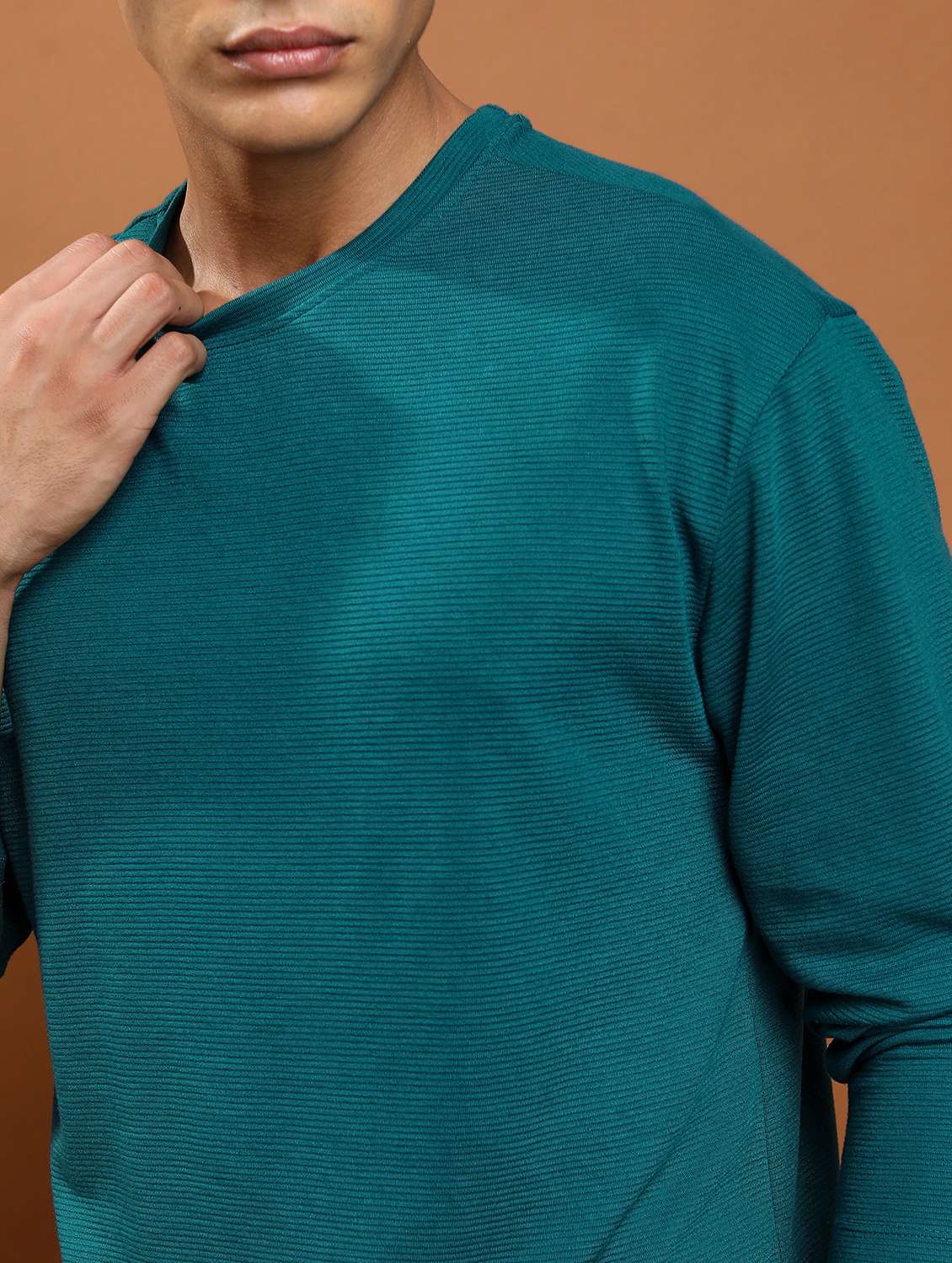 men long sleeved plain t-shirt - 21487870 -  Standard Image - 4