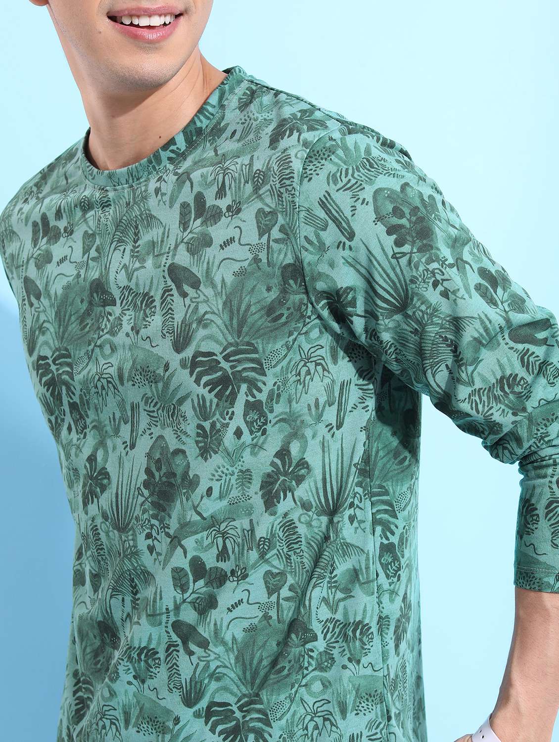 men round neck printed t-shirt - 21487968 -  Standard Image - 4