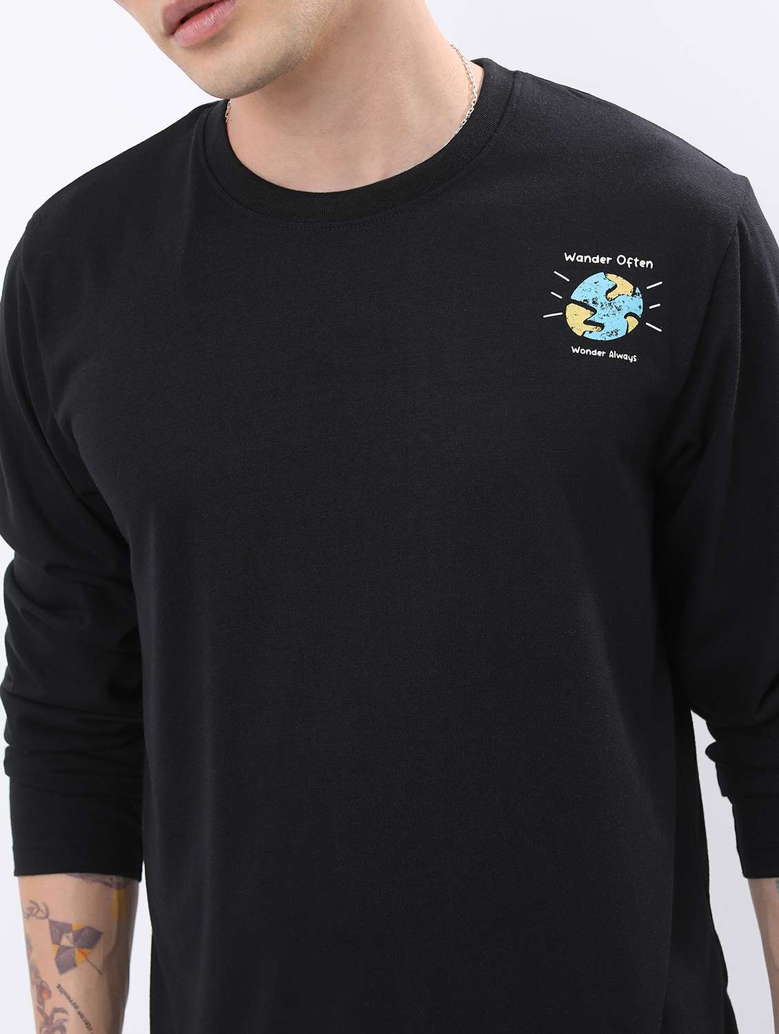 men round neck placement print t-shirt - 21487981 -  Standard Image - 4