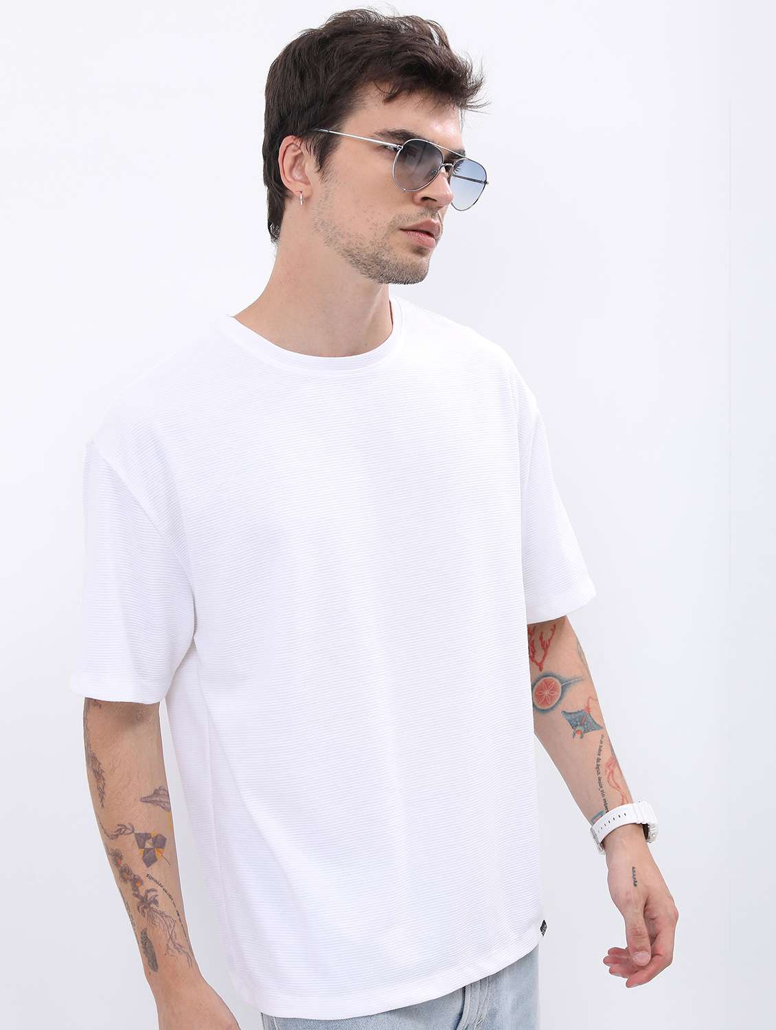 men round neck plain t-shirt - 21487994 -  Standard Image - 1