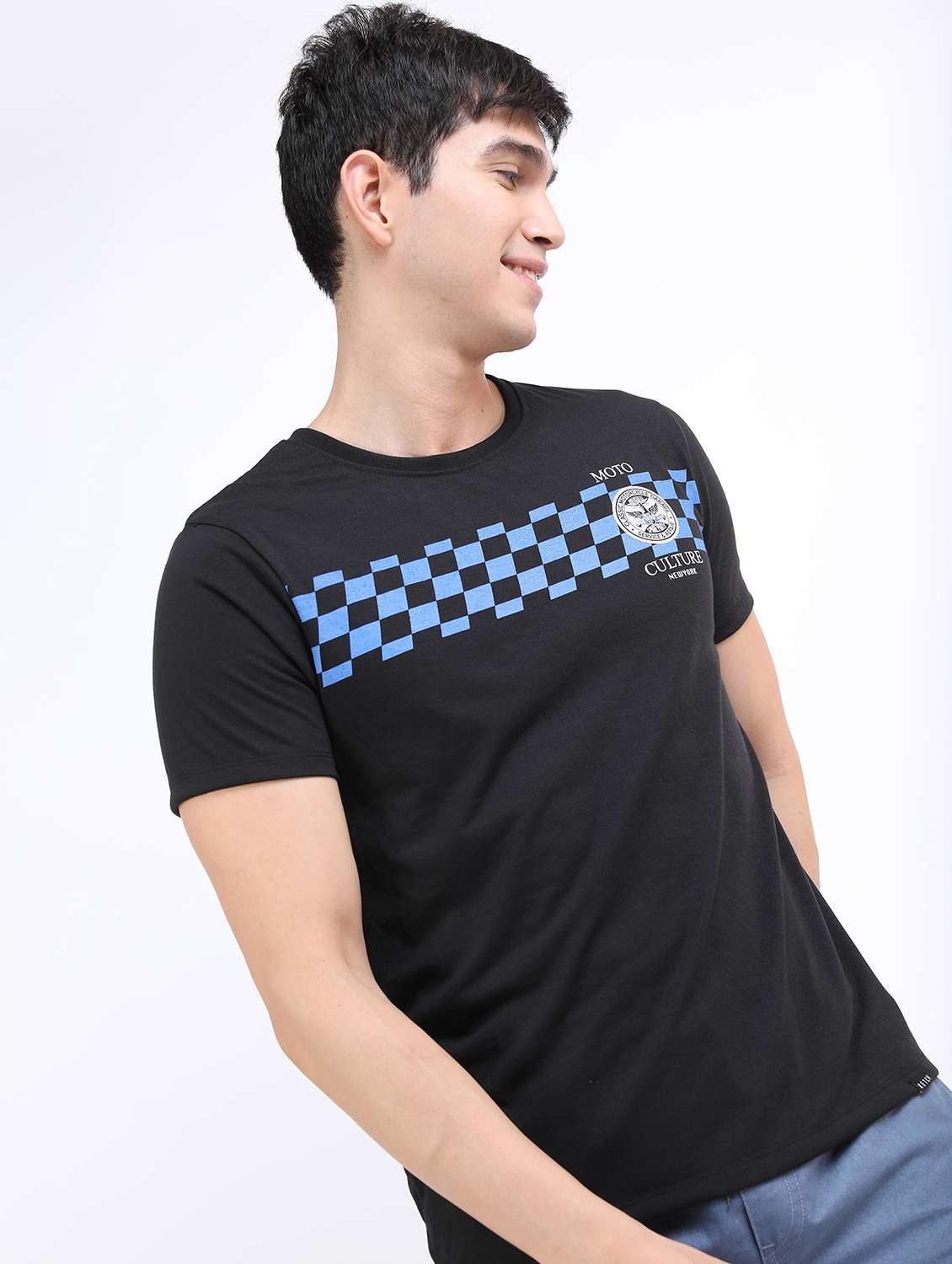 men short sleeved chest print t-shirt - 21488020 -  Standard Image - 1