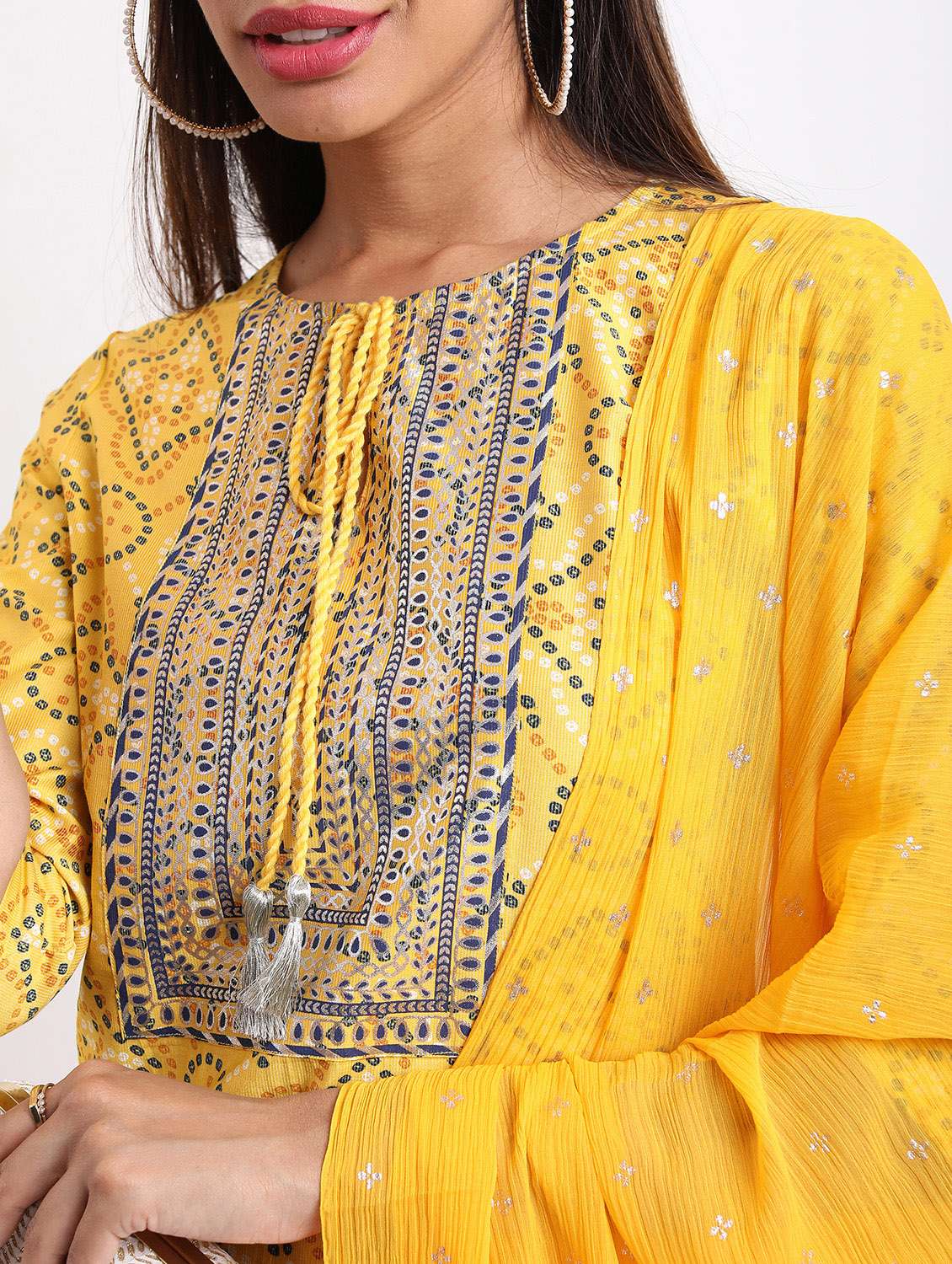 women bandhani printed kurta pant set with dupatta - 21488153 -  Standard Image - 4