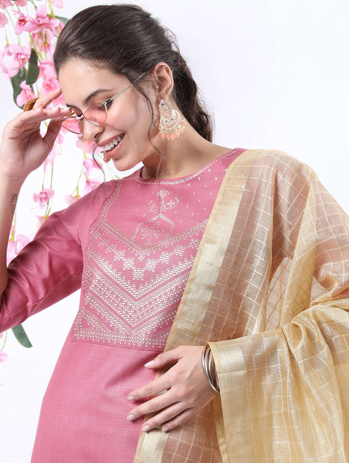 women pink kurta palazzo set with dupatta - 21488375 -  Standard Image - 4