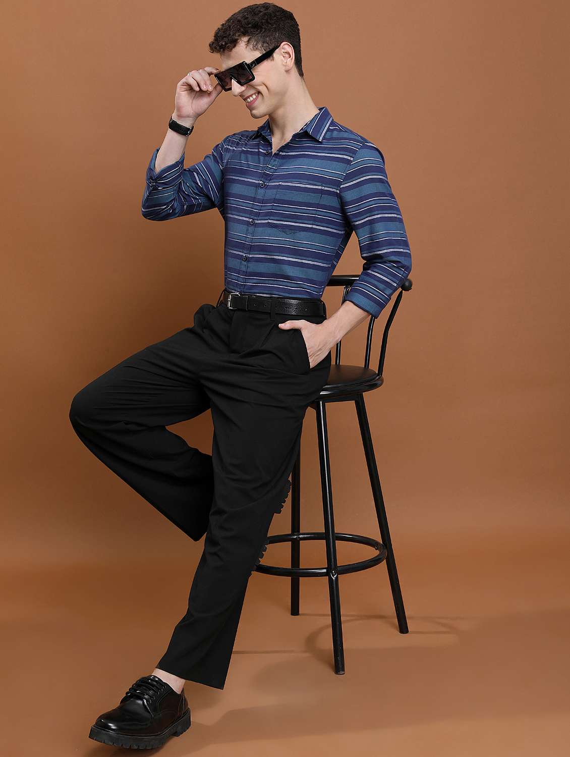 men striped casual shirt - 21488594 -  Standard Image - 4