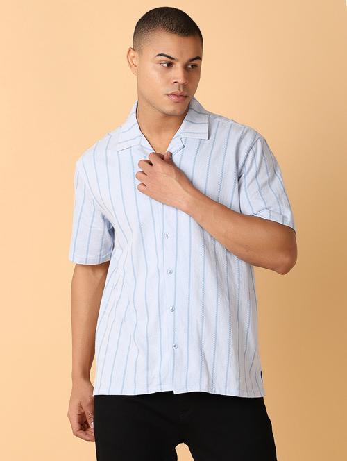 men collared short sleeves casual shirt - 21489824 - Standard Image - 0