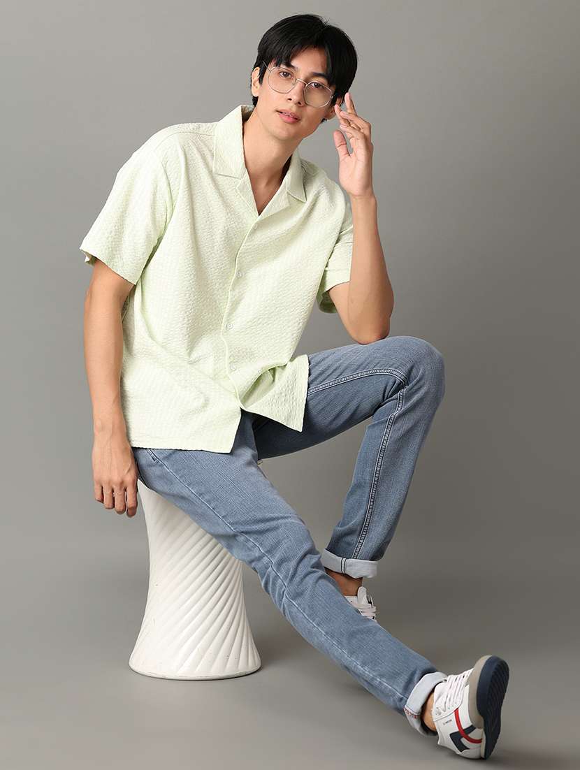 men light blue plain jeans - 21490036 -  Standard Image - 4