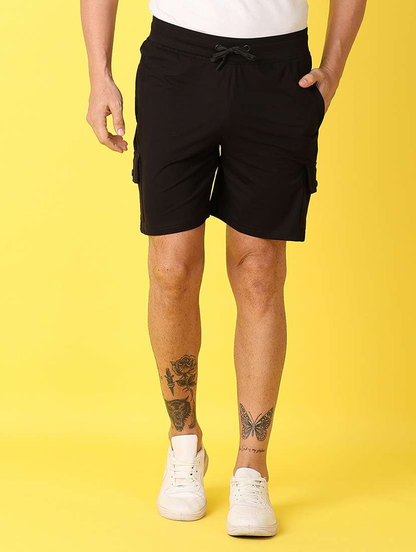 men solids mid rise shorts