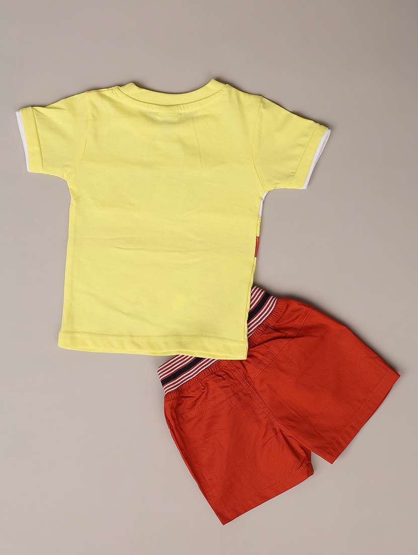 boy printed t-shirt and short set  - 21490976 -  Standard Image - 1