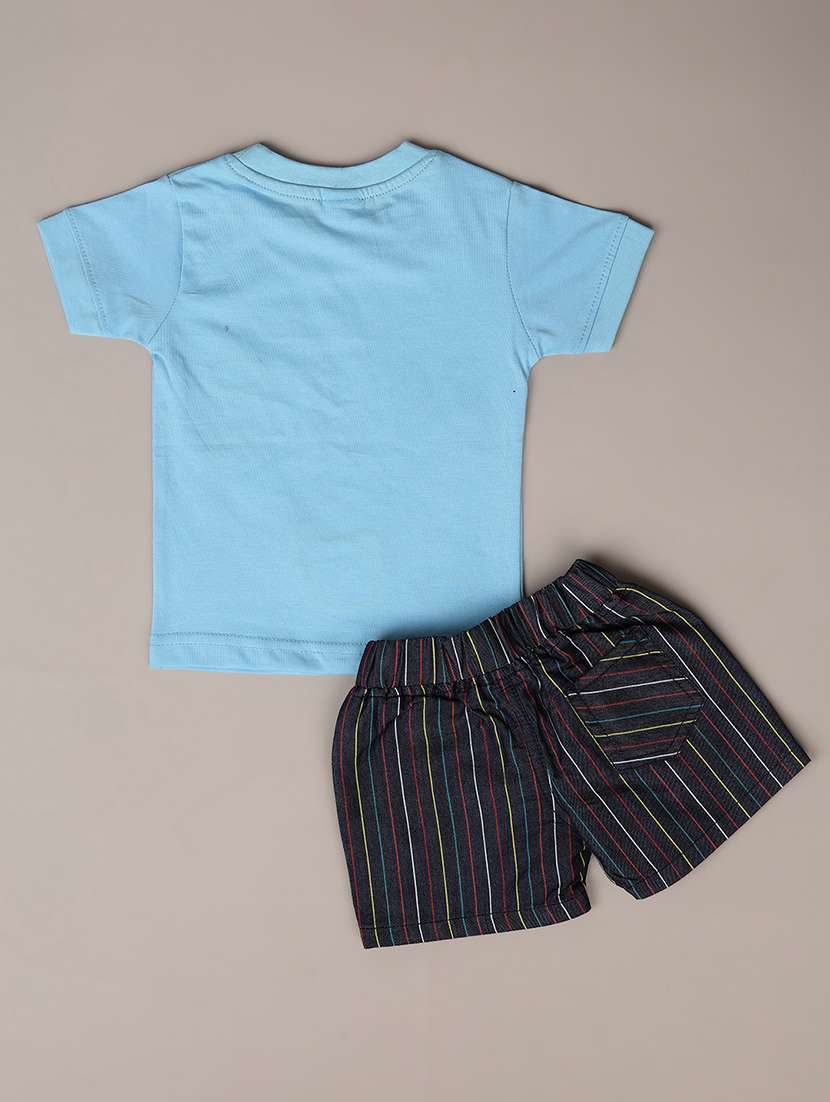 boy printed t-shirt and short set  - 21490977 -  Standard Image - 4