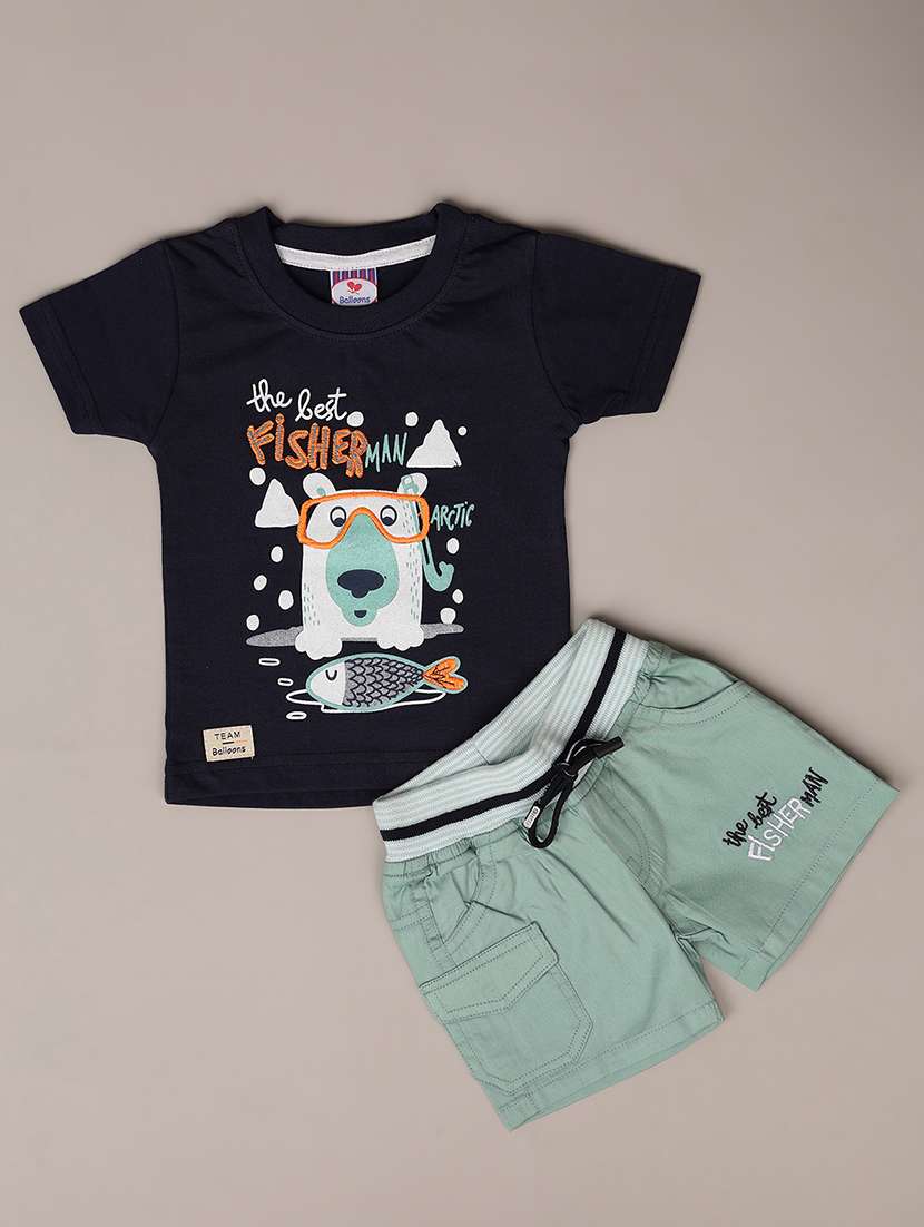 boy printed t-shirt and short set  - 21490978 -  Standard Image - 1