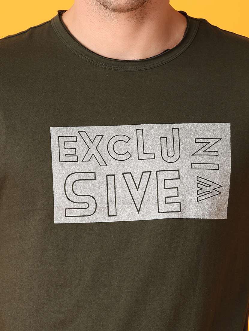 men round neck chest print t-shirt - 21491064 -  Standard Image - 4