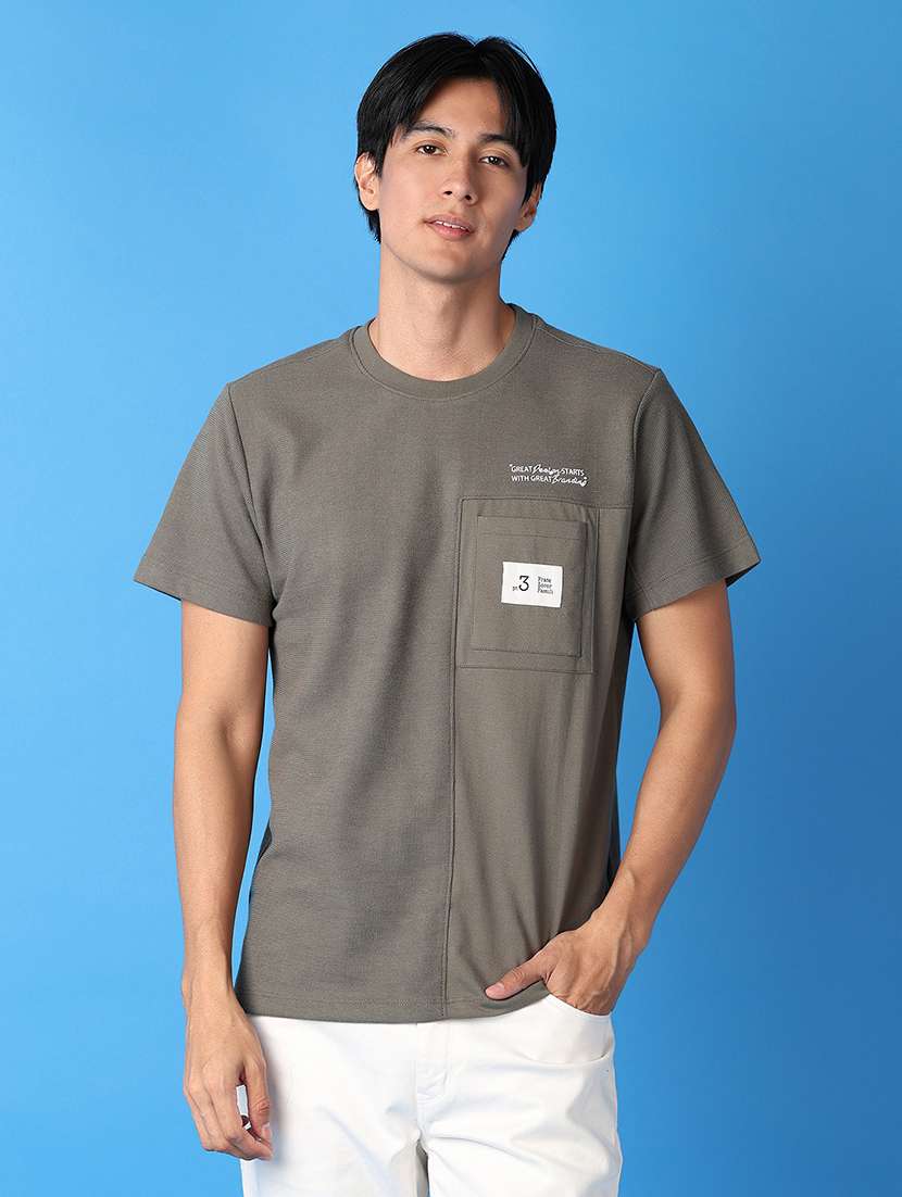 men round neck chest printed t-shirt