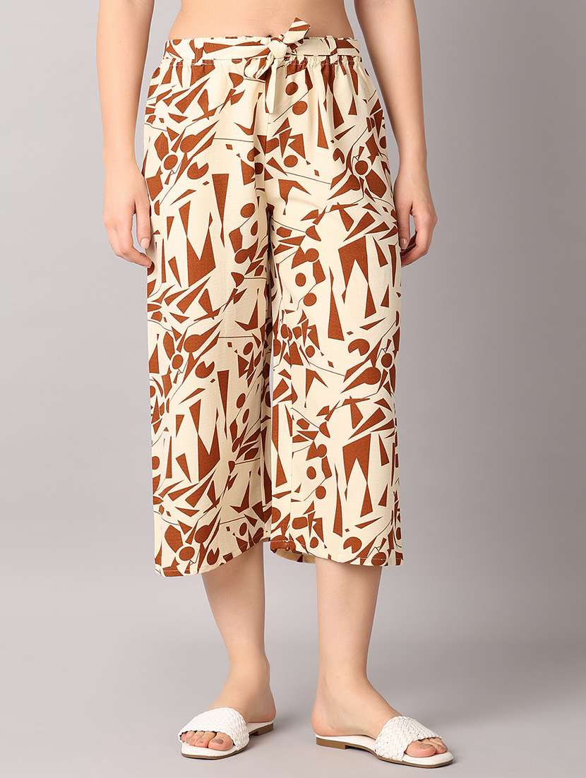 women printed regular fit capri 