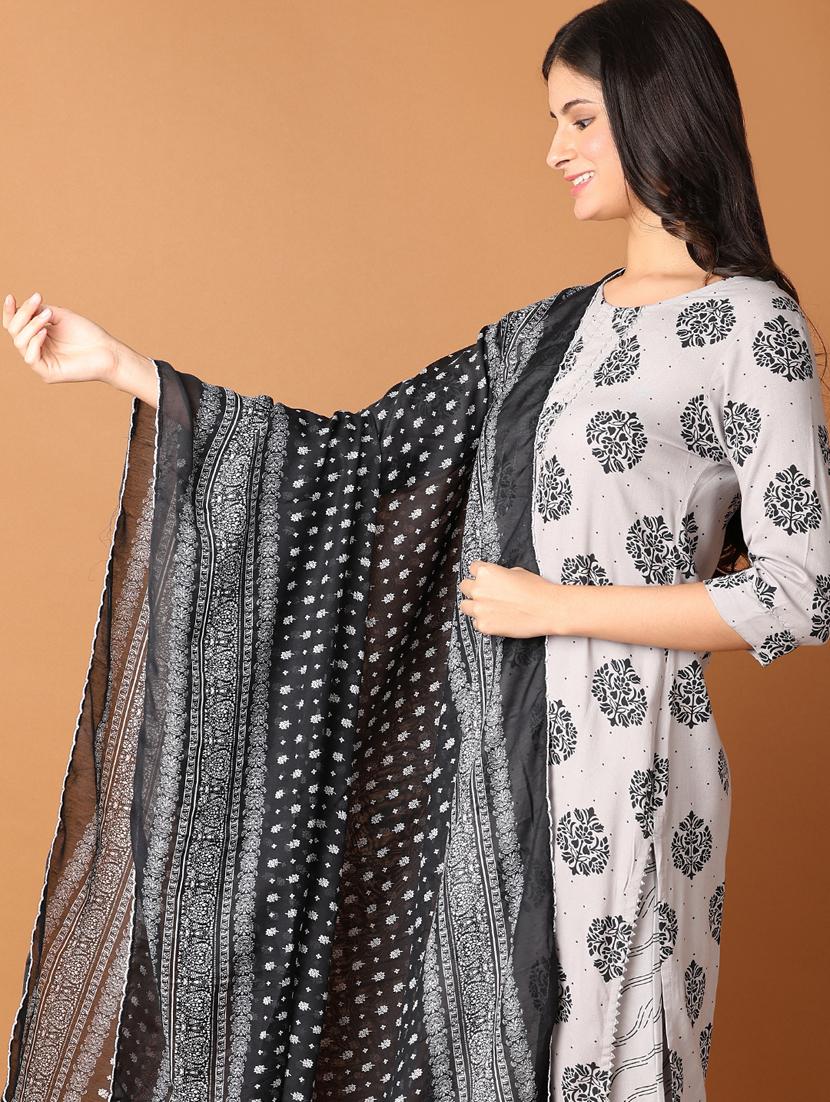 women black printed dupatta - 21493646 - Standard Image - 4