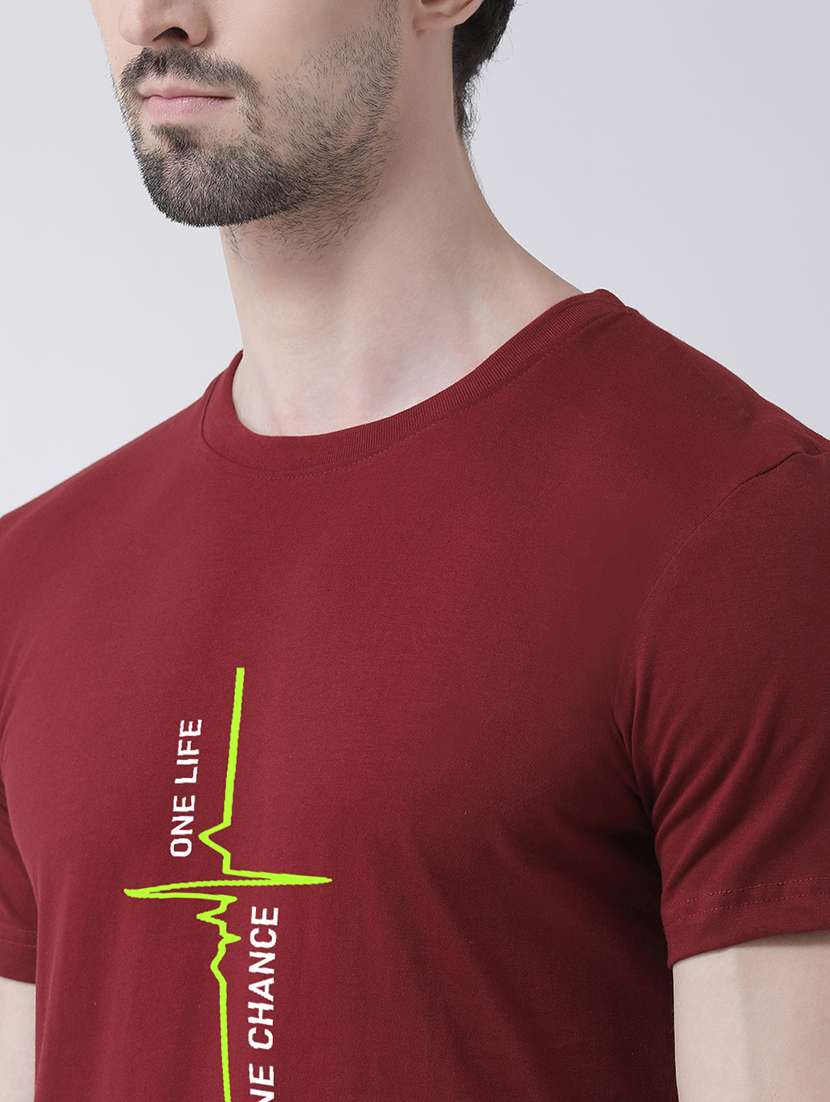 men round neck chest print t-shirt - 21493922 - Standard Image - 4