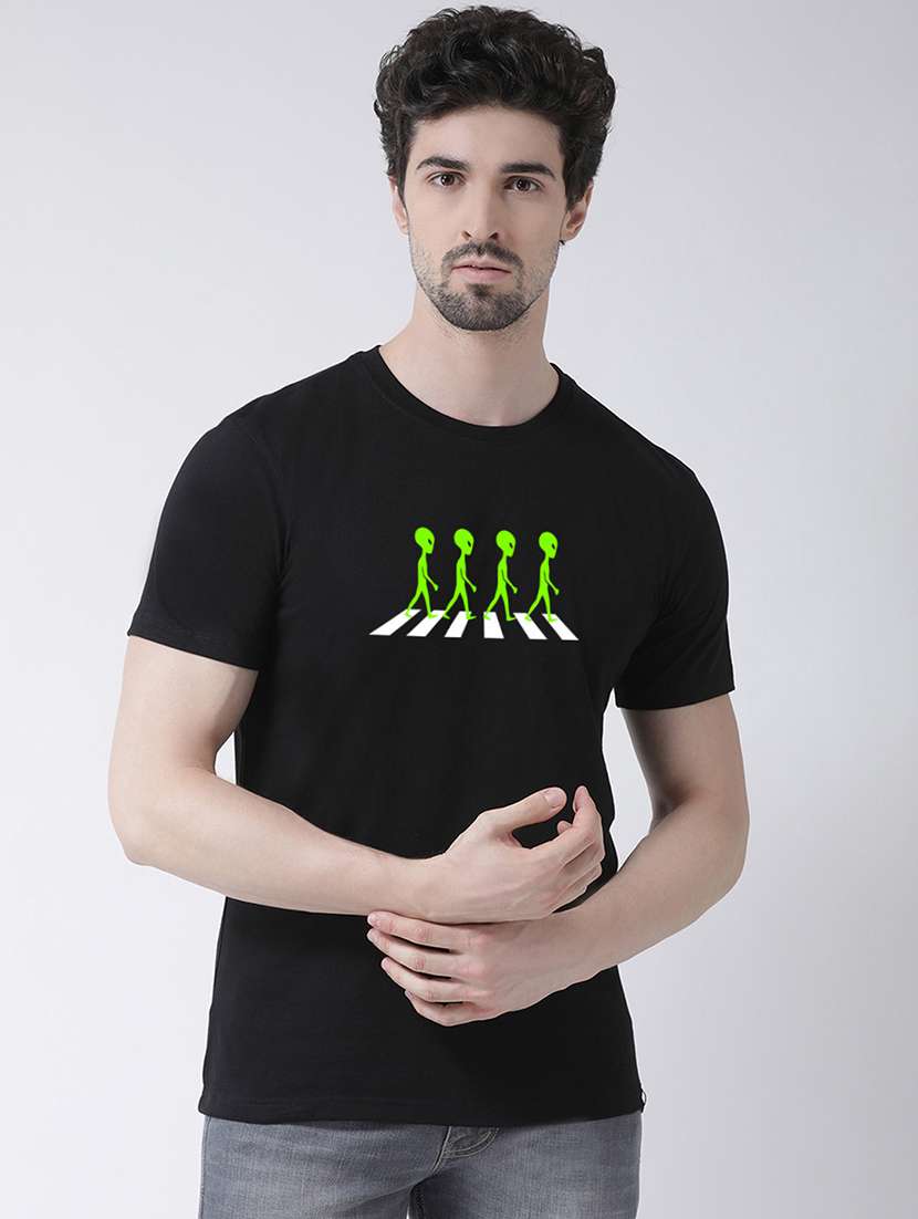 men round neck chest print t-shirt - 21493928 - Zoom Image - 0