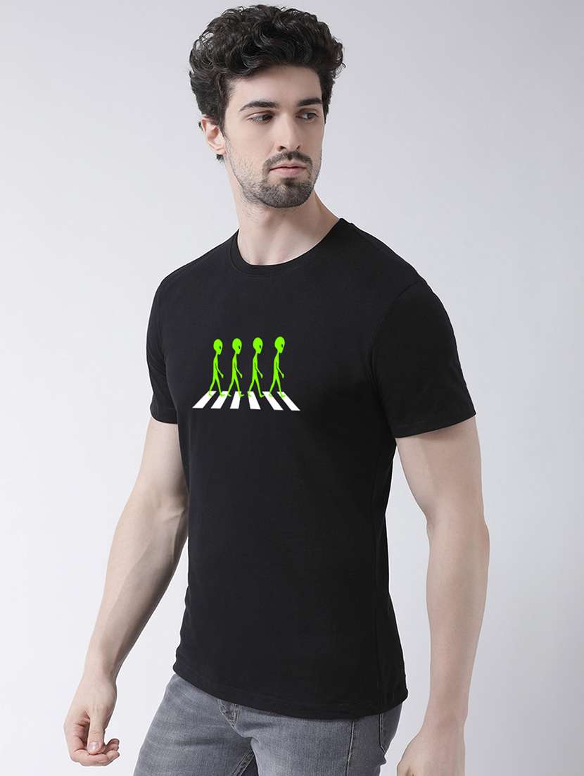 men round neck chest print t-shirt - 21493928 - Standard Image - 1