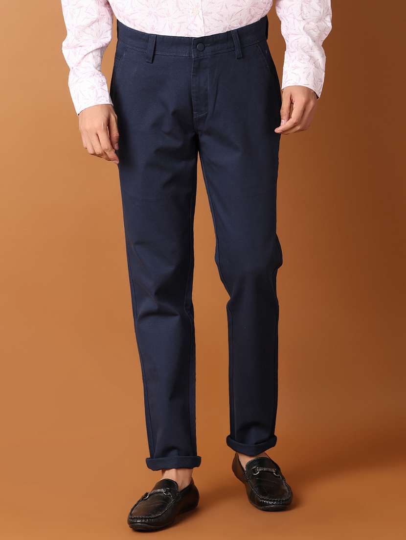 men solid slim fit chinos