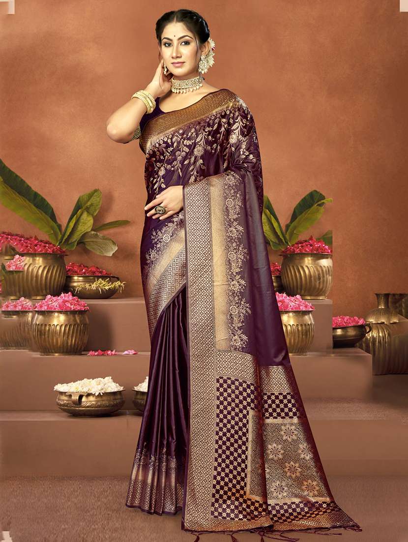 women self design banarasi saree with blouse
