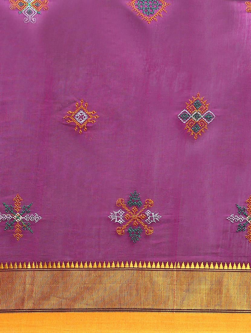 women contrast border embroidered saree with blouse - 21496724 - Standard Image - 4