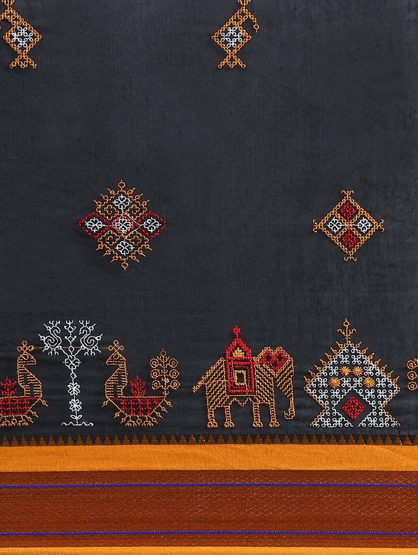 women contrast border embroidered saree with blouse - 21496726 - Standard Image - 4