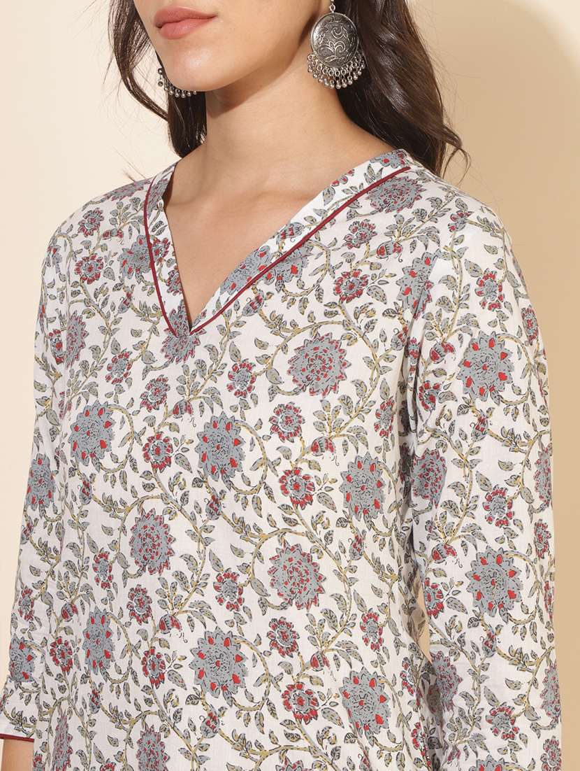women floral three quater sleeve straight kurta - 21501396 -  Standard Image - 4