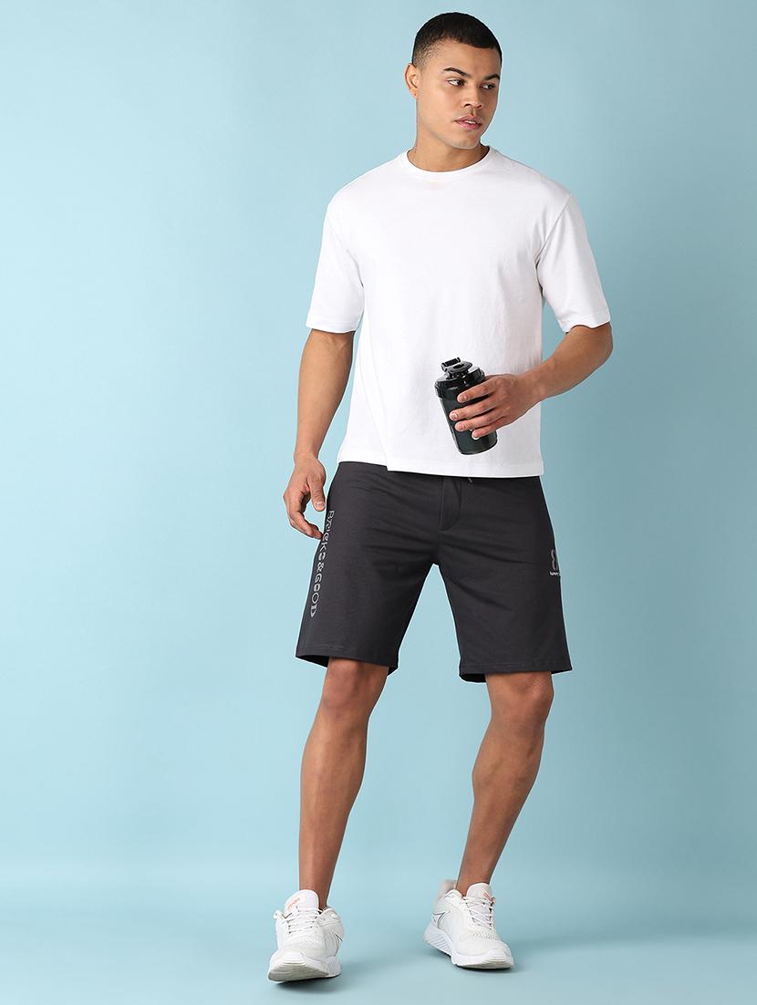 men solid mid rise relaxed fit short - 21501832 - Standard Image - 4
