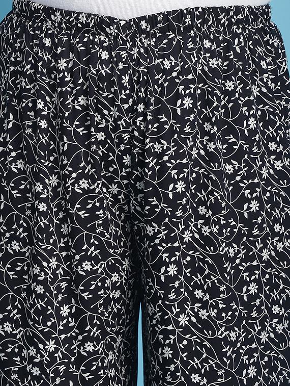 women high-rise printed wide leg trouser - 21502794 - Standard Image - 4