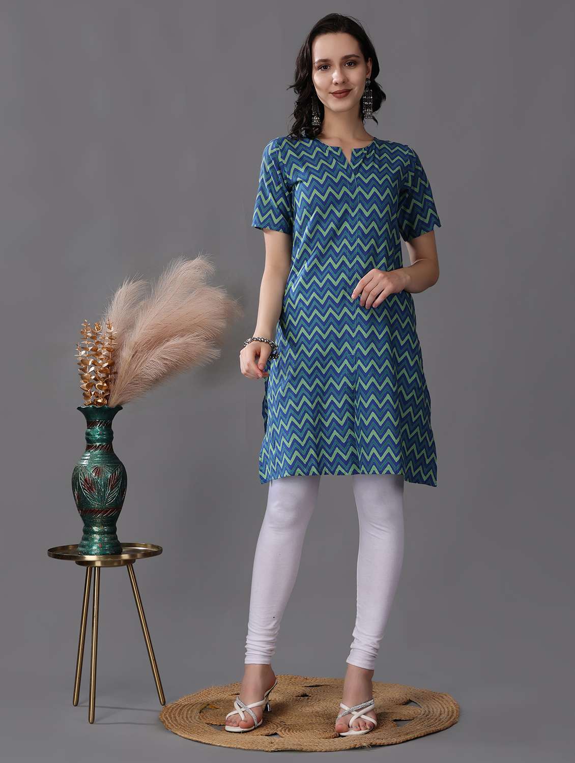 women blue chevron printed short sleeve a-line kurta