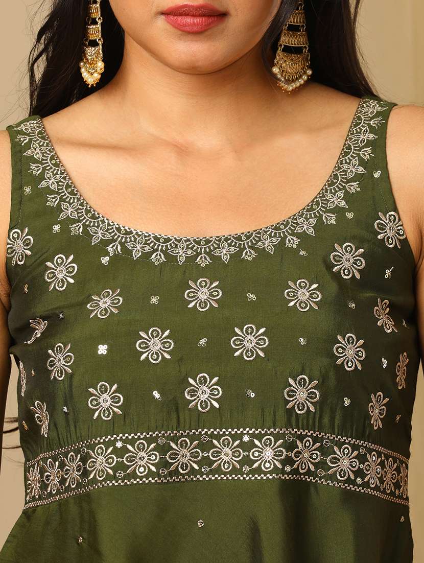 women's green zari floral embroidered yoke with sequinned detail tunic & gharara pants with choker dupatta co-ord set - 21504018 -  Standard Image - 4
