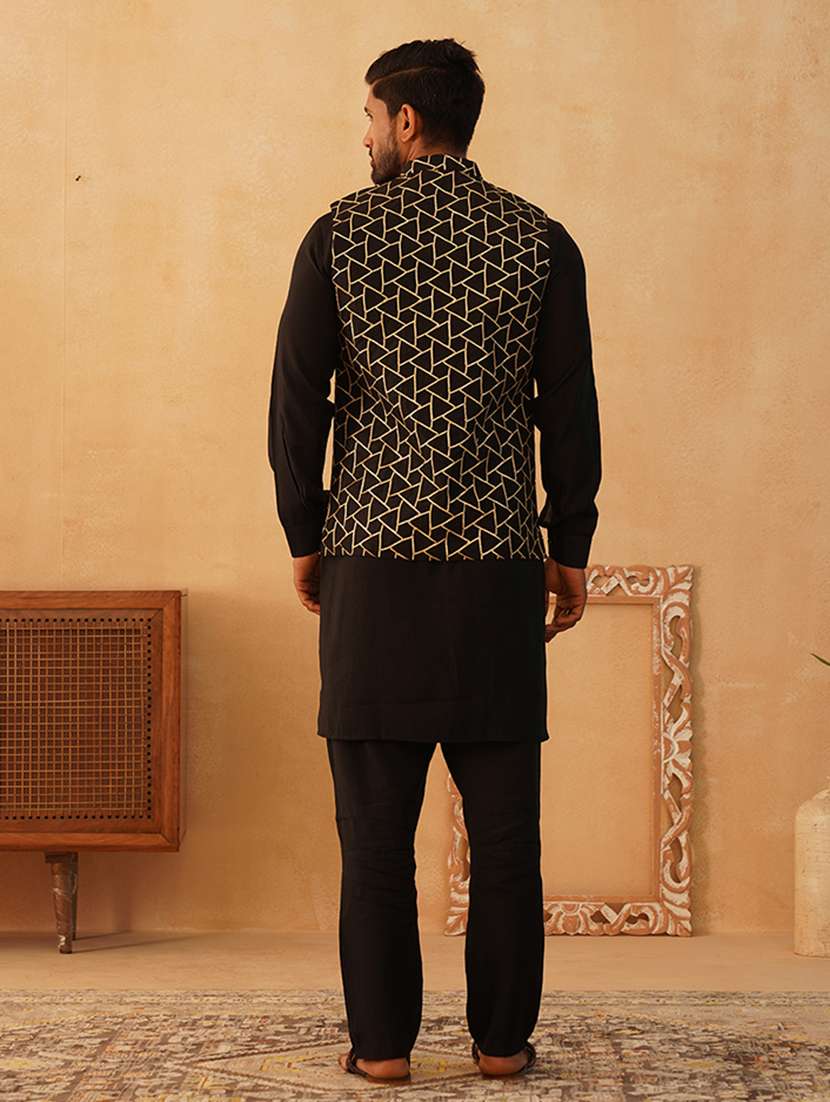 men embroidered kurta pyjama with jacket ethnic wear set - 21505338 - Standard Image - 4