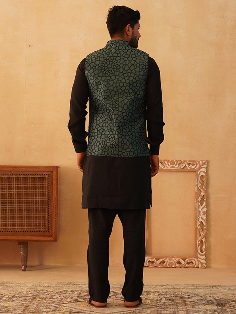men embroidered kurta pyjama with jacket ethnic wear set - 21505341 - Standard Image - 4