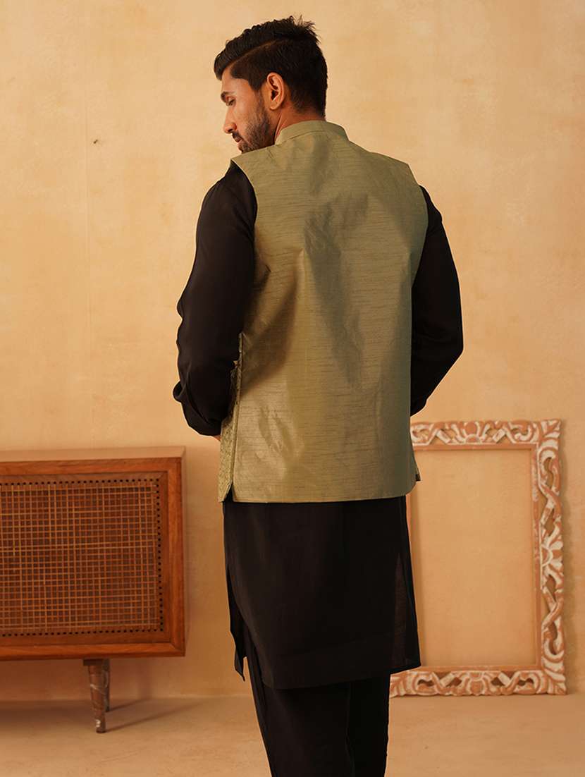 men embroidered kurta pyjama with jacket ethnic wear set - 21505343 - Standard Image - 4