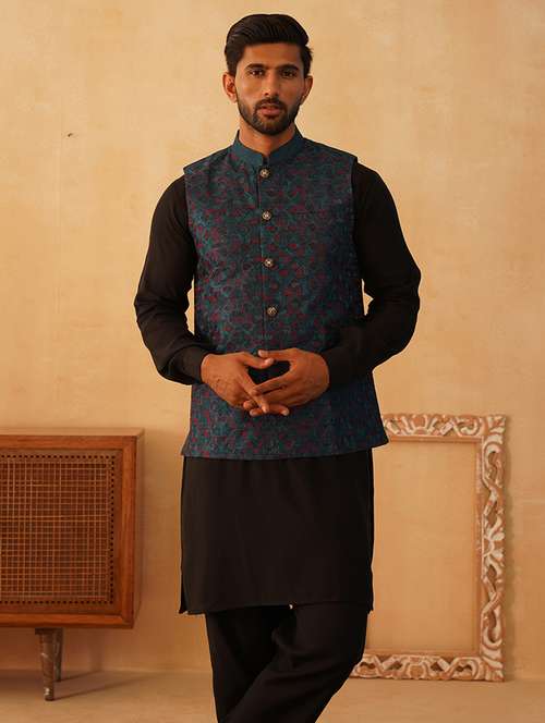 men embroidered kurta pyjama with jacket ethnic wear set - 21505344 -  Standard Image - 0