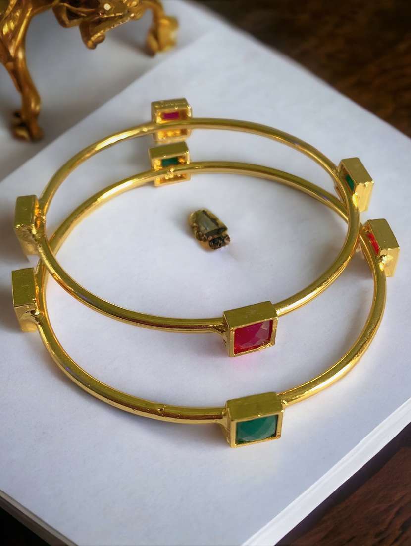 gold alloy bangles