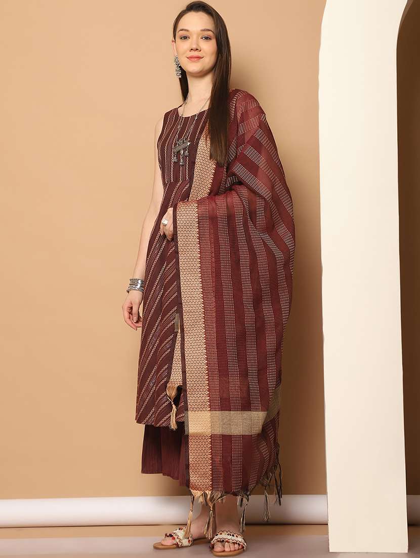 women maroon sleeveless kurta palazzo with dupatta set - 21507041 -  Standard Image - 1
