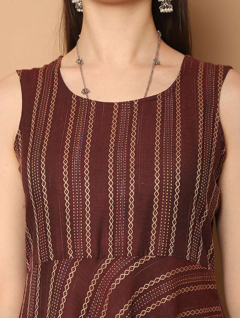 women maroon sleeveless kurta palazzo with dupatta set - 21507041 -  Standard Image - 4