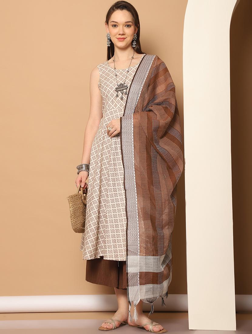 women beige sleeveles kurta palazzo with dupatta set - 21507047 - Zoom Image - 0