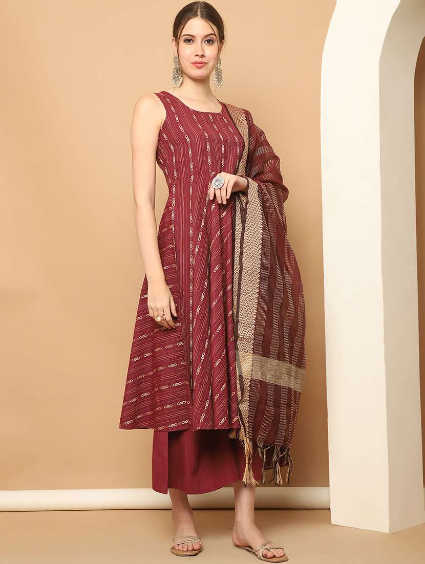 women maroon sleeveless kurta palazzo with dupatta set