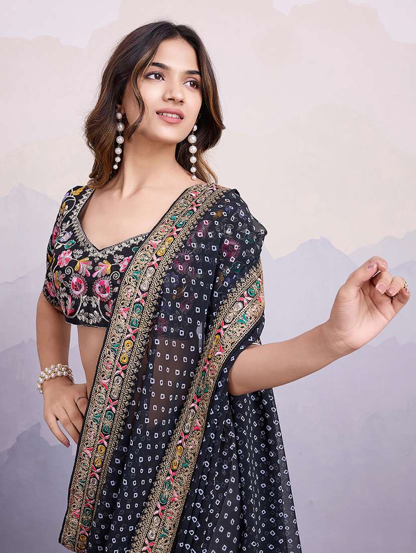 women bandhani printed saree - 21507506 - Standard Image - 4