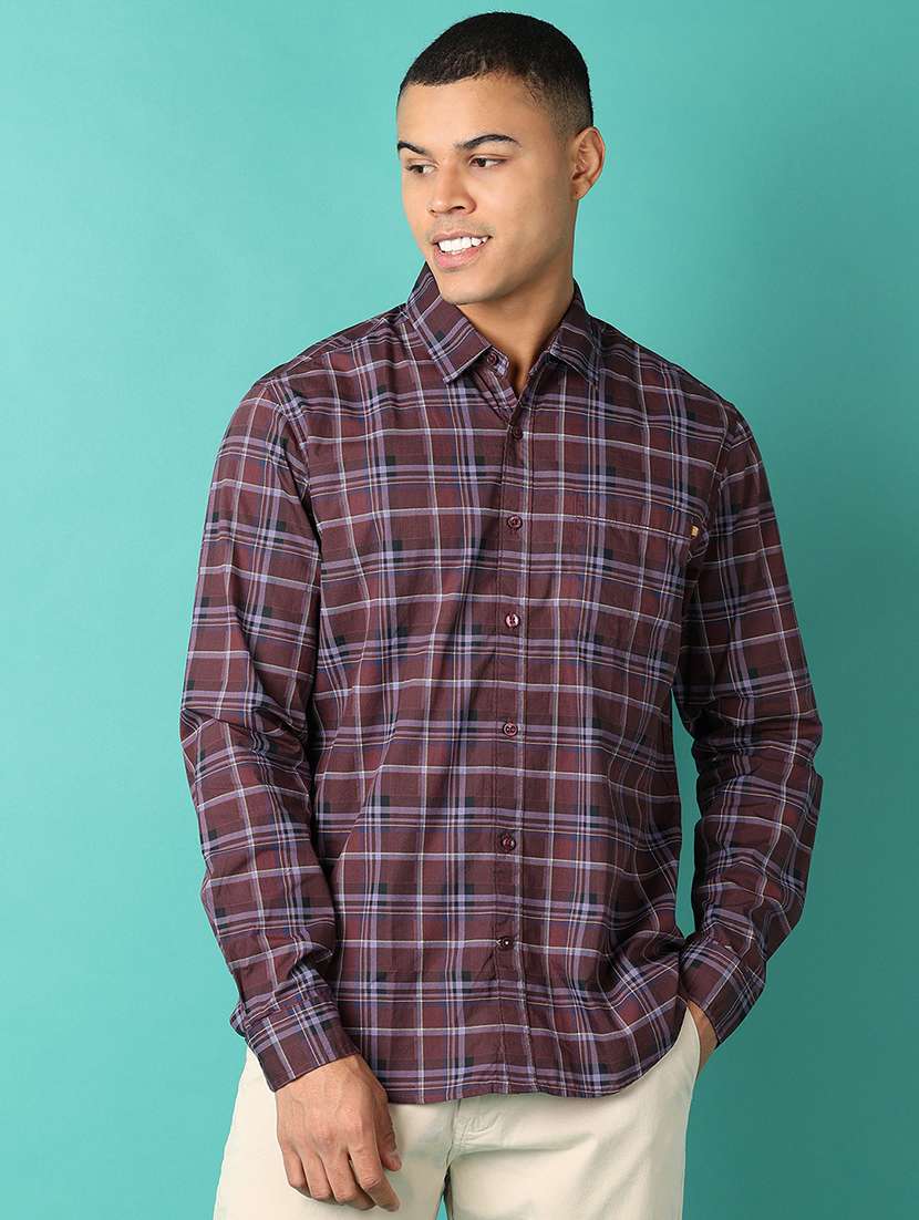 men collared checks casual shirt