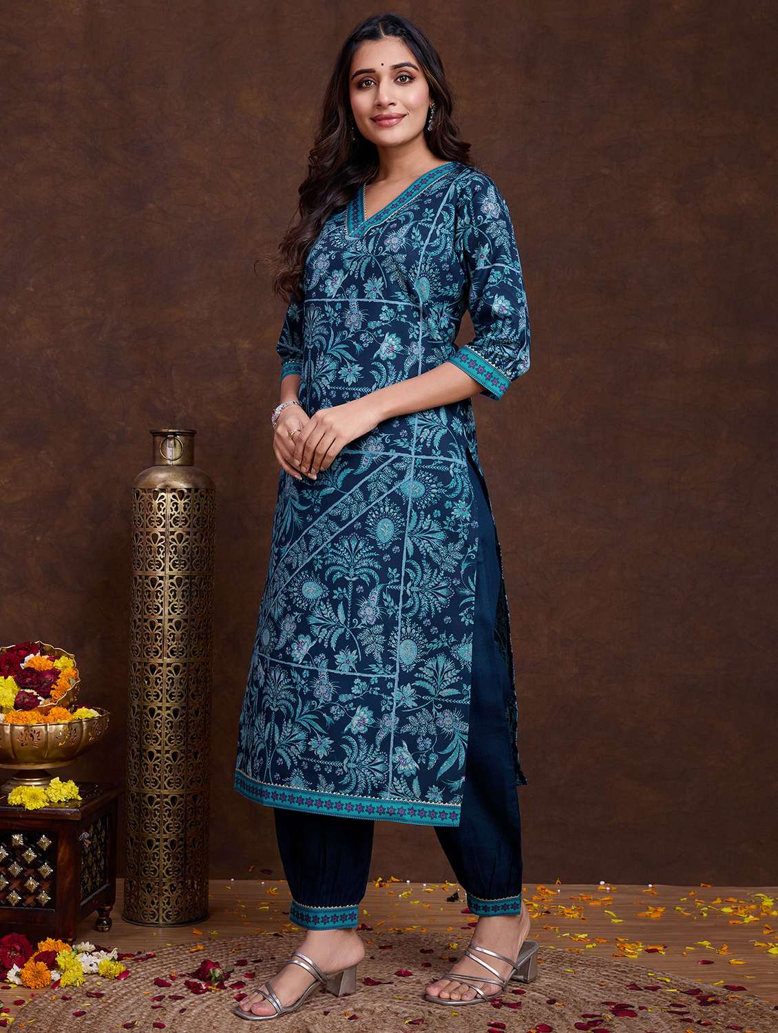 women blue floral v neck kurta salwar set - 21508910 -  Standard Image - 1