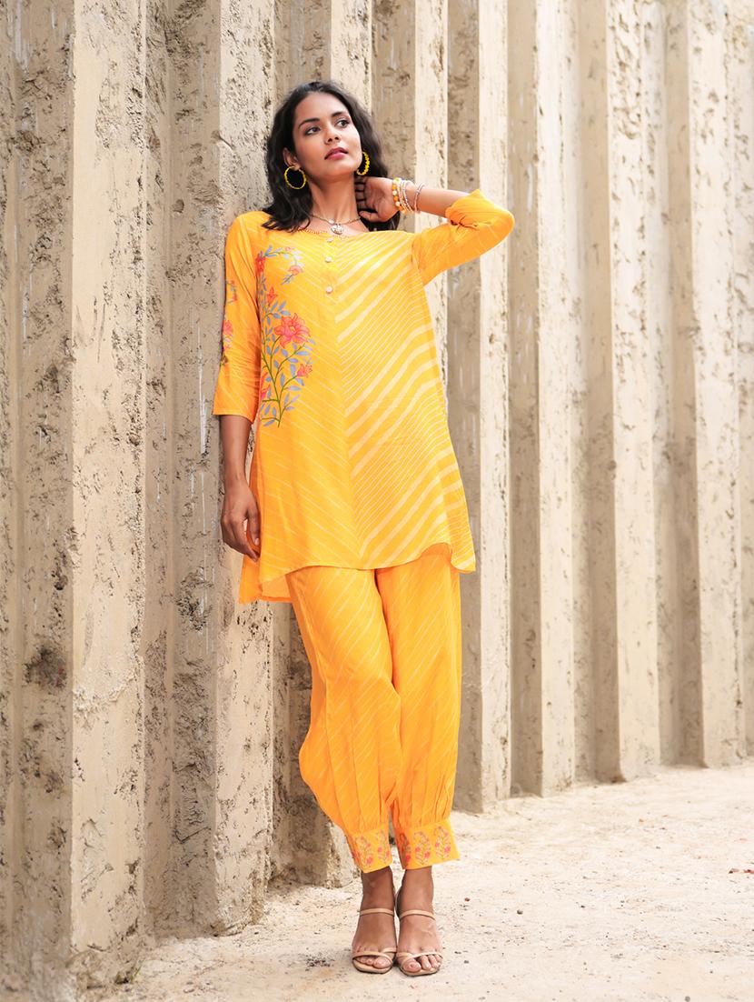 women yellow co-ord set - 21510329 - Standard Image - 4