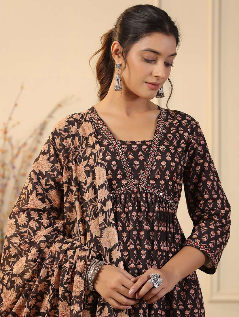 women three quarter sleeve kurta pant with dupatta set - 21510357 -  Standard Image - 4