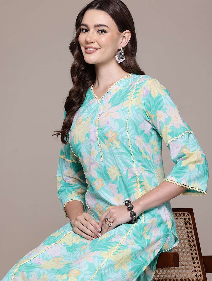 women v neck printed kurta pant set - 21510387 -  Standard Image - 4