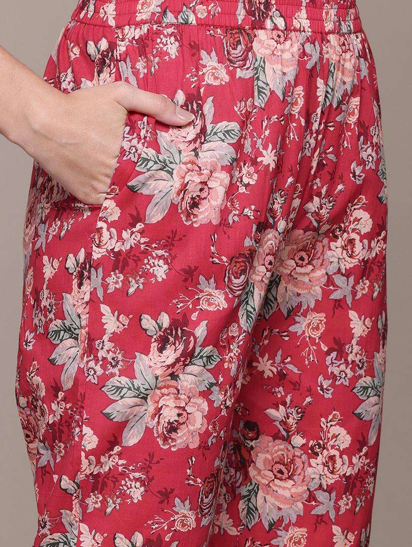women v neck floral kurta pant set - 21510389 -  Standard Image - 1